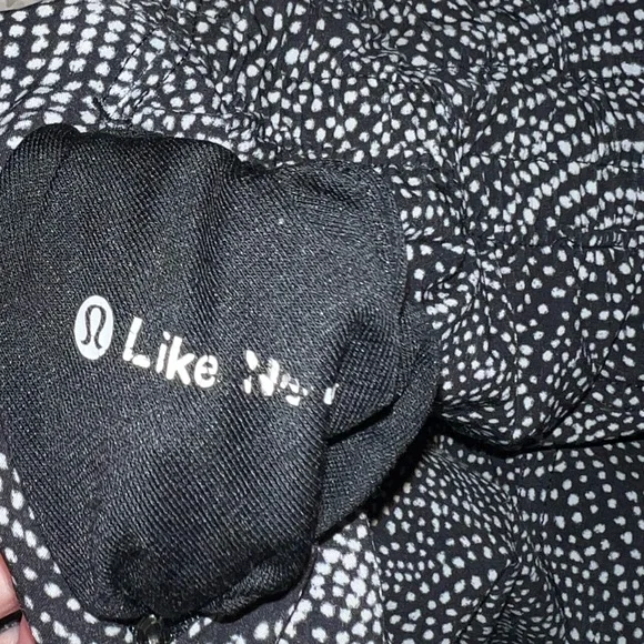 lululemon athletica Reversible Shorts - Picture 8 of 9